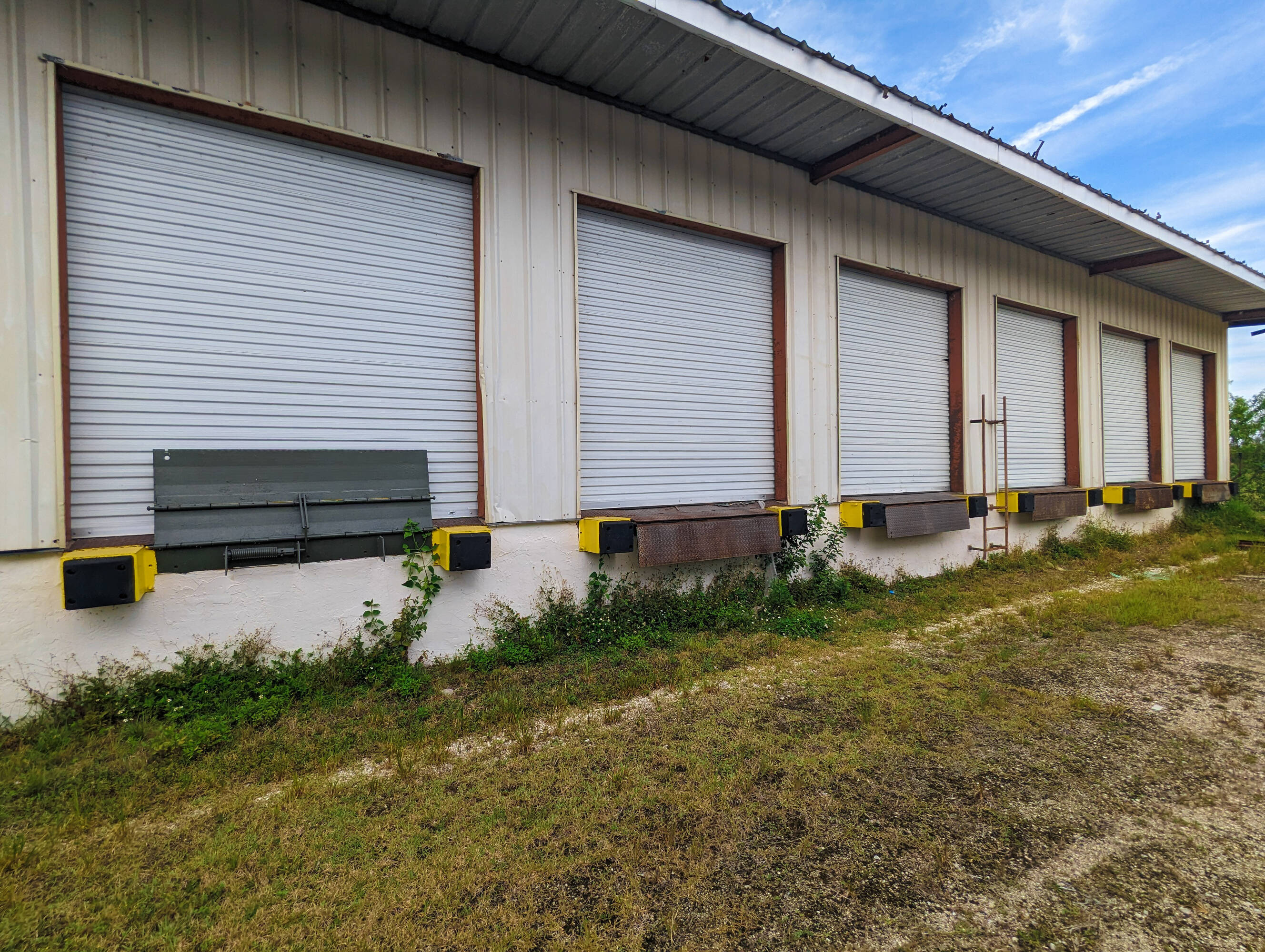 Industrial Cross-docking Warehouse